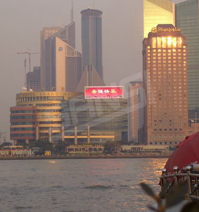 上海市正大廣（guǎng）場室外（wài）全彩色LED顯示屏