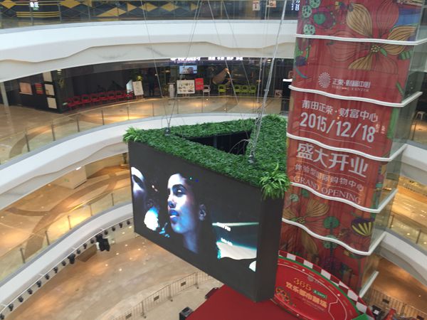 福建莆田正（zhèng）榮財富廣場led室內全彩（cǎi）顯示屏