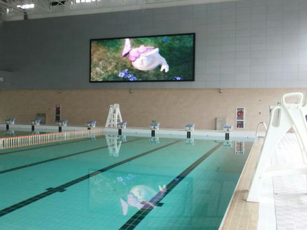 上（shàng）海交通大學遊泳館led室內全彩顯示屏