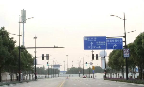 上海國家會（huì）展中心周邊多杆合一路燈
