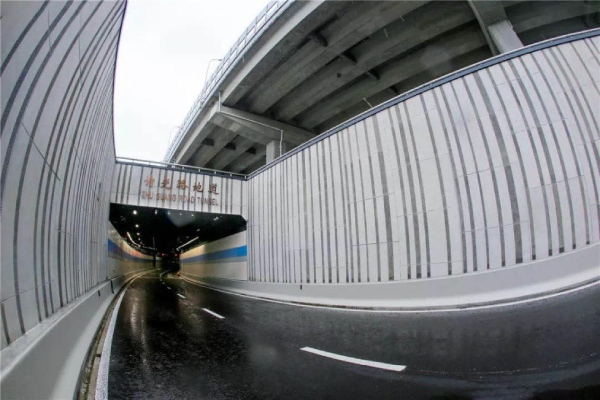 三（sān）思承建諸光路地下通道隧道照明工程