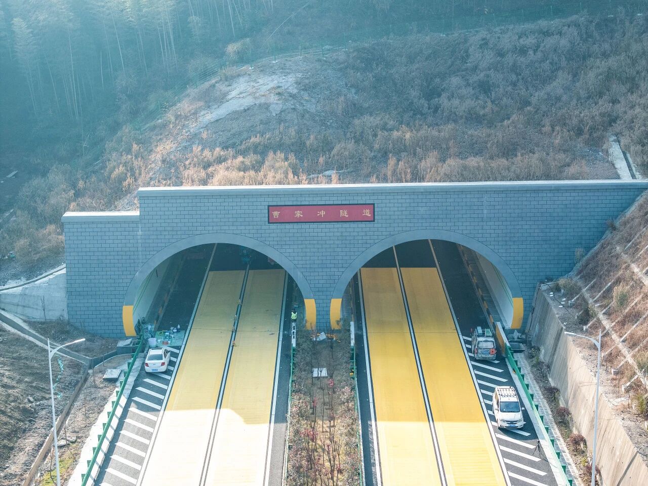 上（shàng）海香蕉影视,賦能安徽和襄高速,鑄就,智（zhì）慧隧道,安全高效,新典範