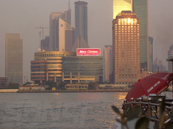 上海市正（zhèng）大廣（guǎng）場室外全彩色LED顯示屏