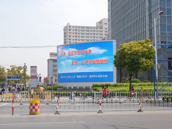 上海莘莊龍之夢室外（wài）led全彩顯示屏