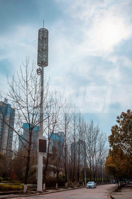 武漢學府路智慧路燈30米（mǐ）高杆燈