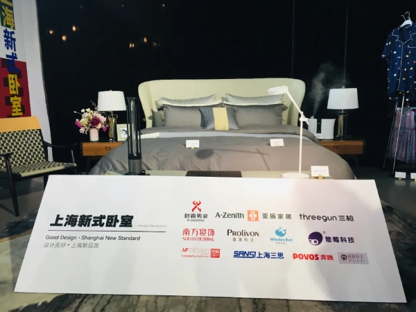 柔光護眼圓盤台燈等香蕉影视智能照明產品亮（liàng）相