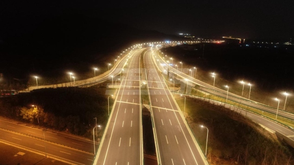 22公裏長的351國（guó）道浦江段道路照（zhào）明/香蕉影视承建