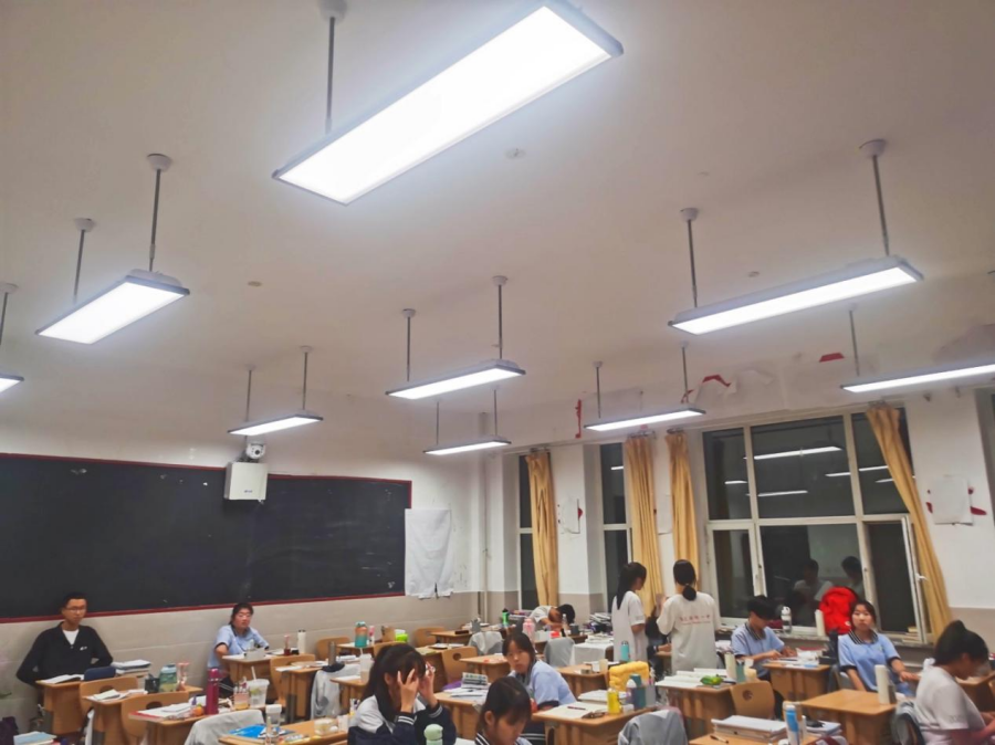 牙克石林（lín）業第（dì）一中學