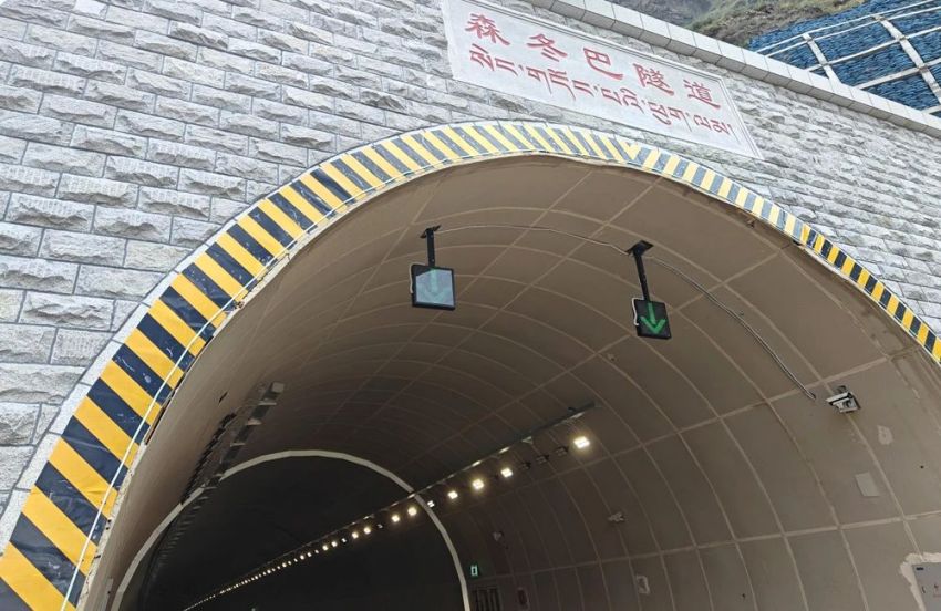 海拔超4000米,三（sān）思,14000餘套陶瓷隧道燈,點亮西藏重點高速（sù）隧道