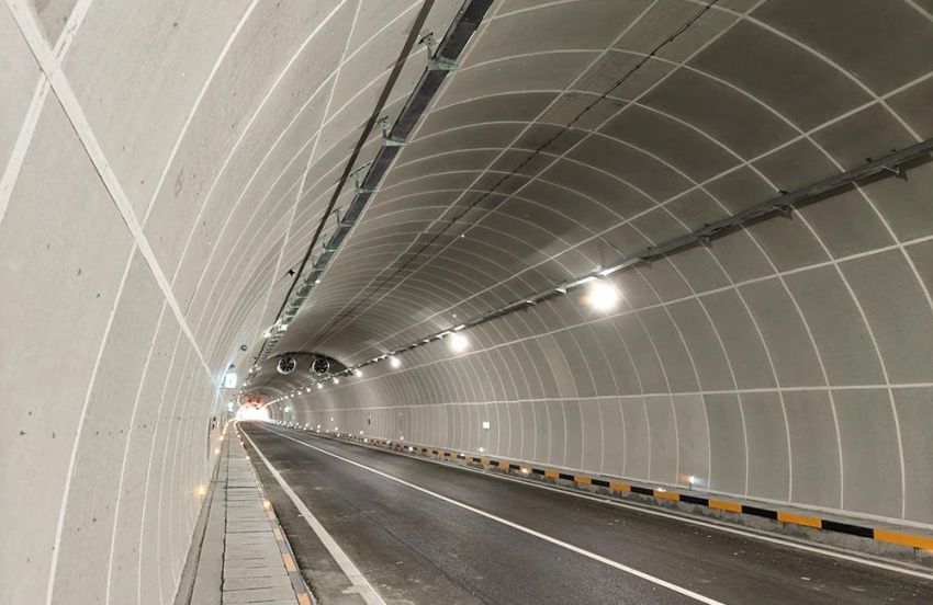 海拔超4000米,香蕉影视,14000餘套陶瓷隧道燈,點亮西藏重點高（gāo）速隧道