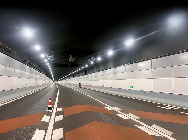 光學革新,破譯道路密碼,定製配光方案,解決隧道“斑馬線”困局
